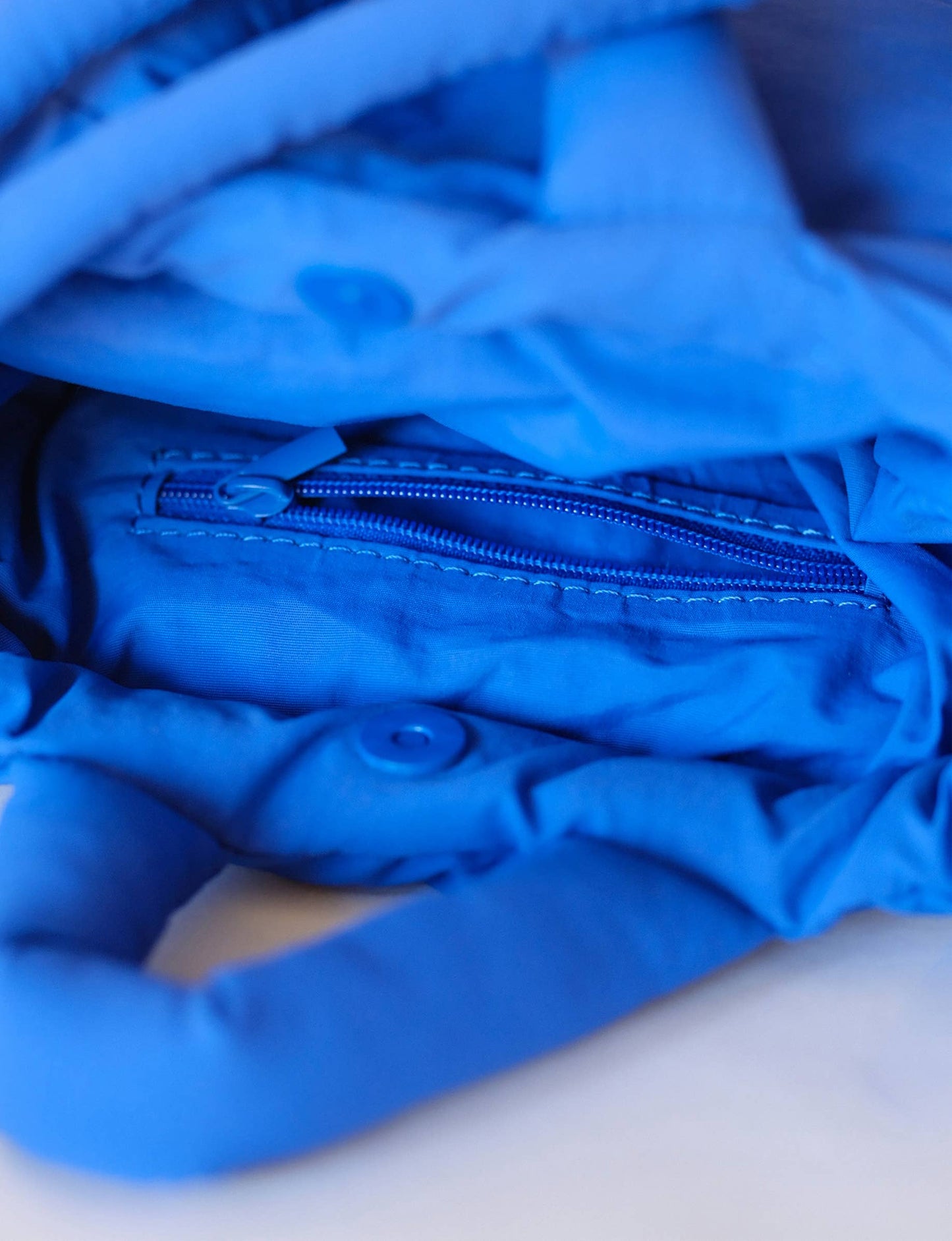 Micro Ona Soft Bag: Cobalt blue