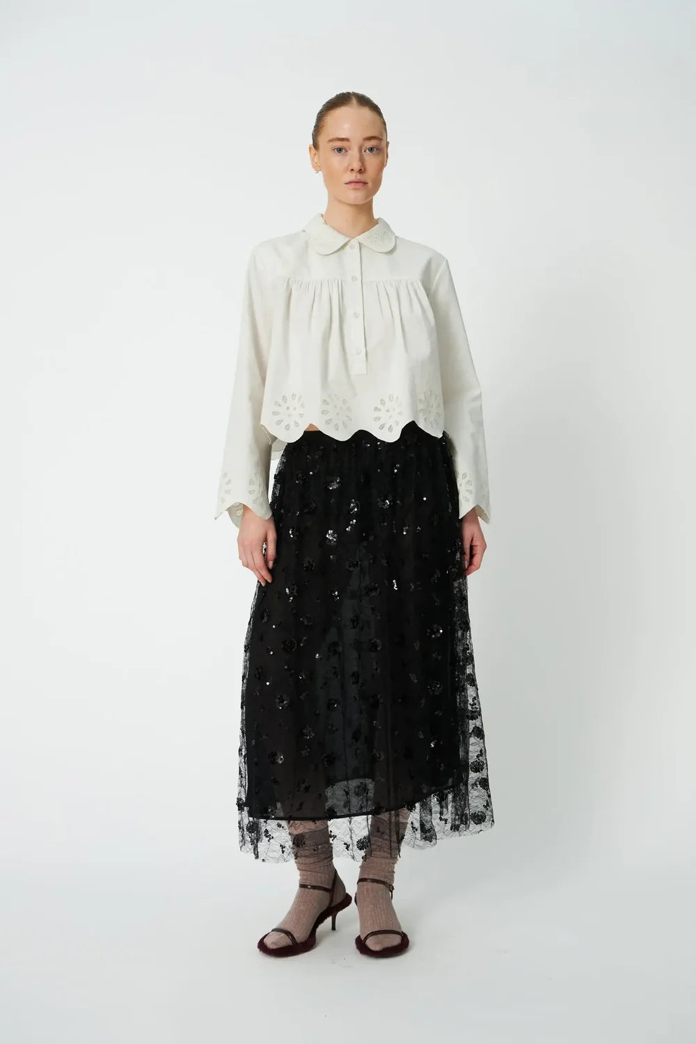 Cropped blouse with embroidery