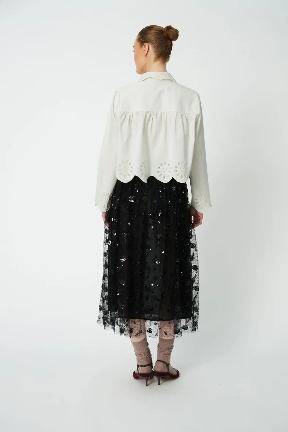 Cropped blouse with embroidery