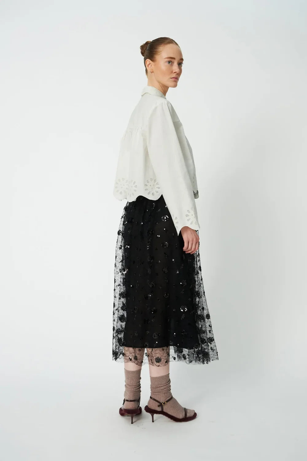 Cropped blouse with embroidery