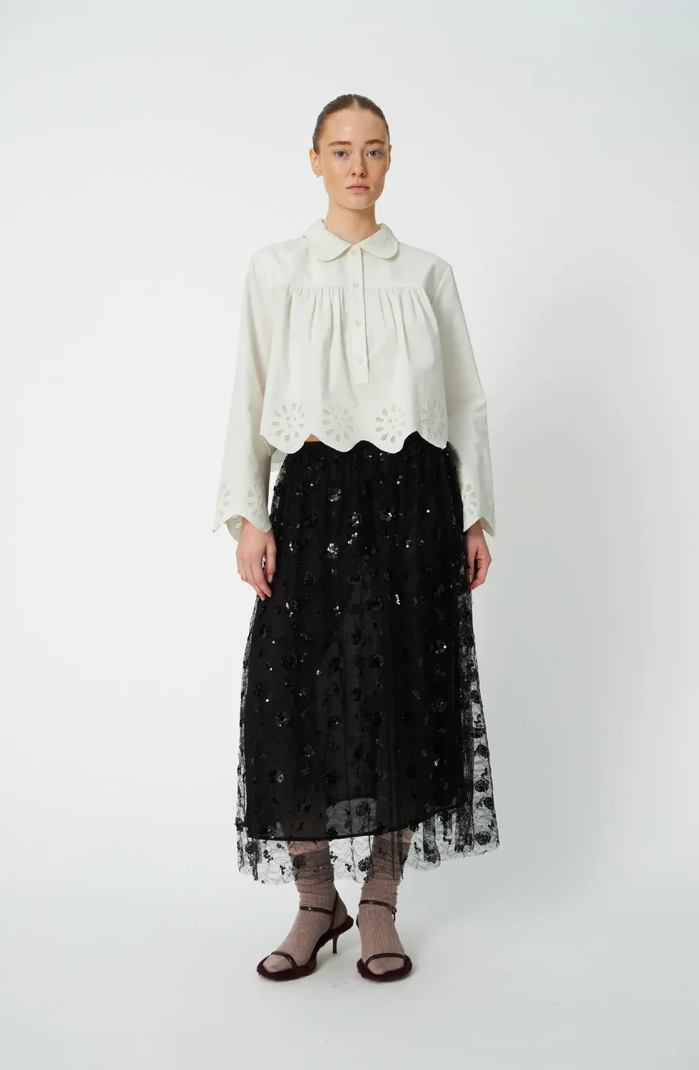 Cropped blouse with embroidery